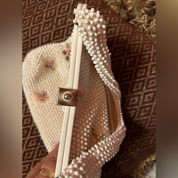 Code bead Vintage 1950's Antique Ivory Floral Beaded Purse - Picture 9 of 12
